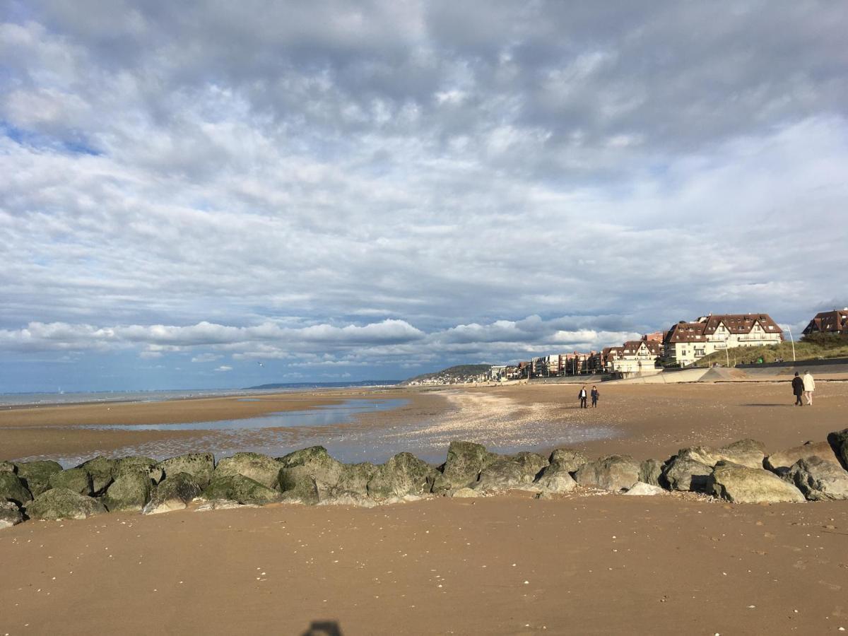 Apartment Cabourg, T2 Parfait Pour Vous ! Proche Et Centre-ville, 2 A 4 Pers.